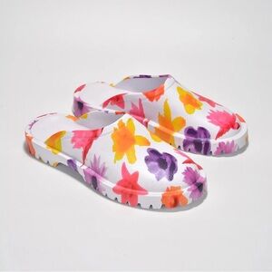 756. NEW Cape Robbin White Floral Slip-On Mules w/Pink Orange Purple Accents